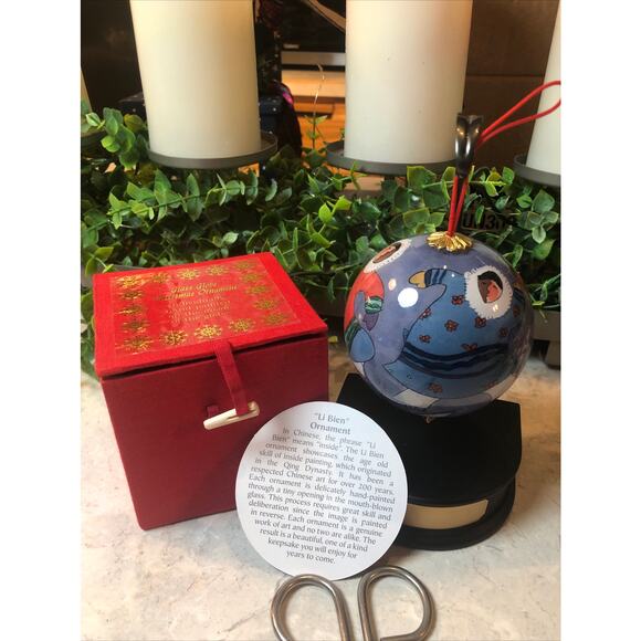 “Li Bien” One of a kind Christmas ornament. Eskimos skating hand-painted signed. - Picture 1 of 10